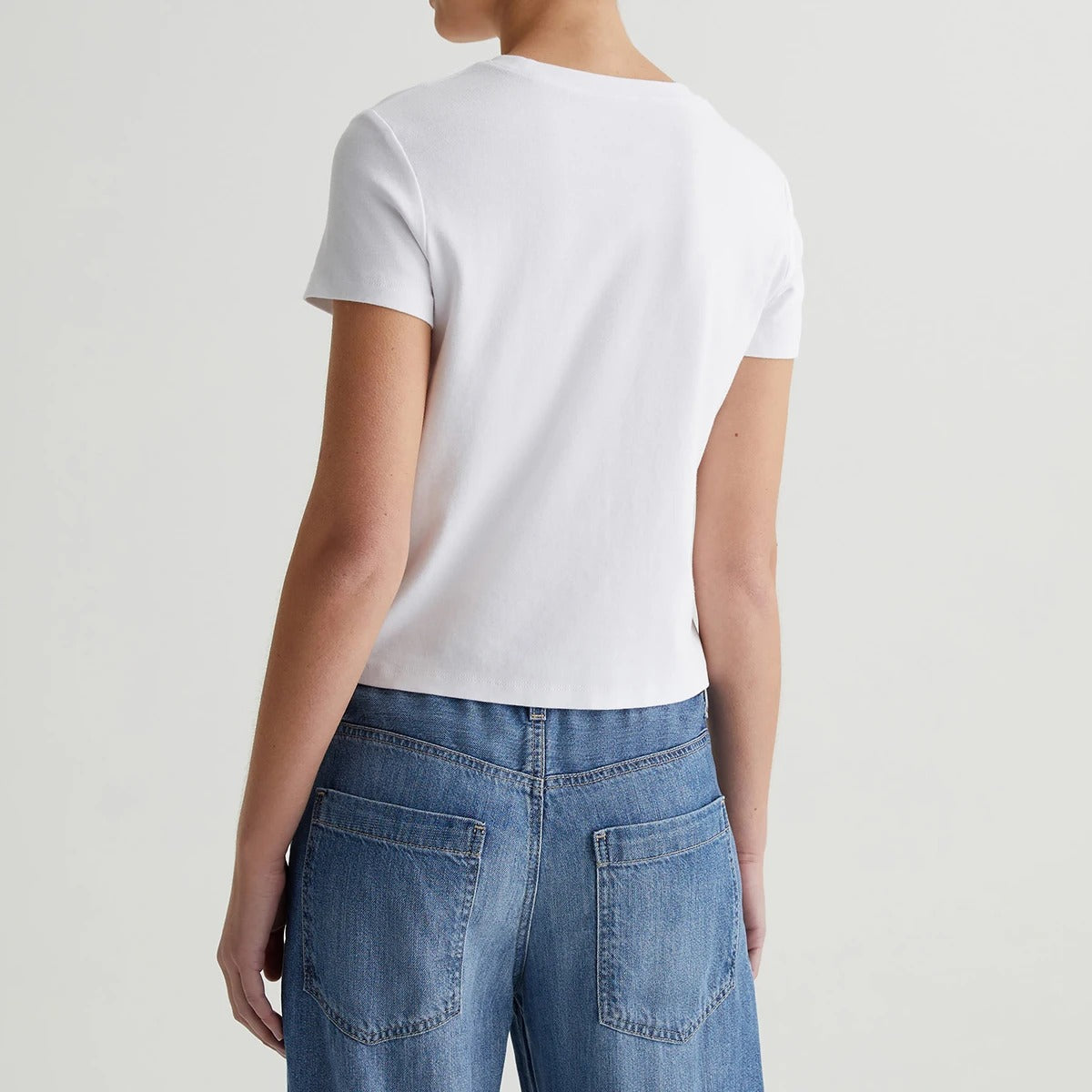 White short sleeve T-shirt with round neckline
